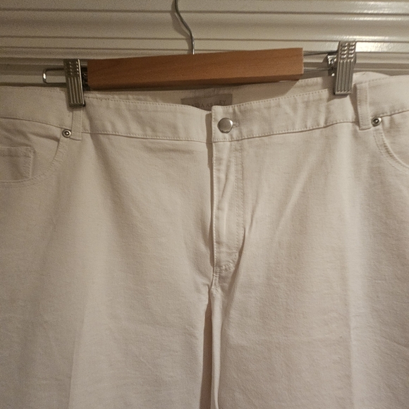 Never Worn, No Tags White Laura Ashley 22W Straight-Leg Jeans - Picture 2 of 9